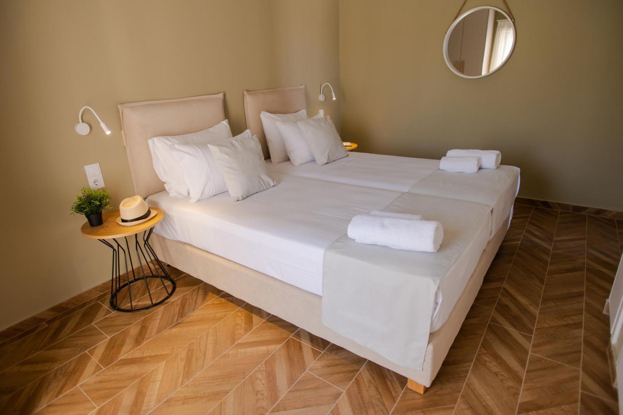 Marble Luxury Suites Karteros Exterior photo